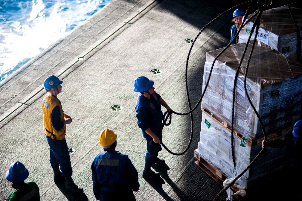 USS HARRY S. TRUMAN (CVN 75) 140101-N-ZG705-214 (11703988415)