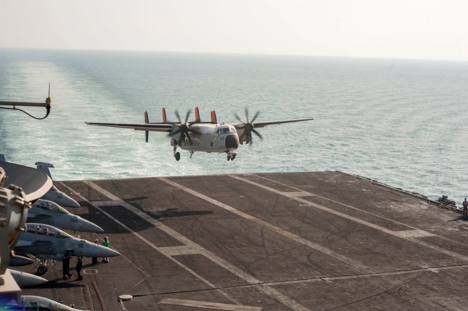 USS HARRY S. TRUMAN (CVN 75) 131219-N-RY581-097 (11461808063)