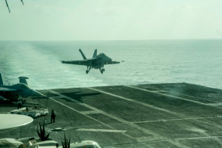 USS HARRY S. TRUMAN (CVN 75) 131210-N-RY581-057 (11321220584)