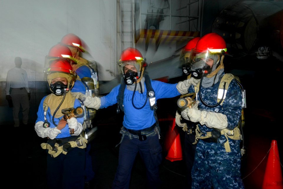 USS HARRY S. TRUMAN (CVN 75) 131219-N-CC806-011 (11461659295)