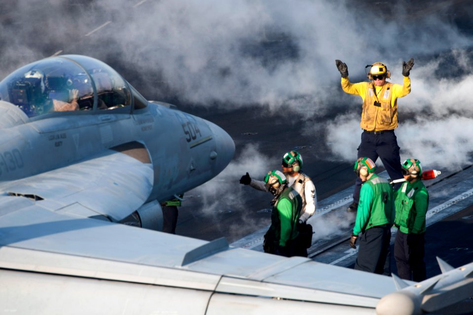 USS HARRY S. TRUMAN (CVN 75) 131216-N-ZG705-065 (11414240105)