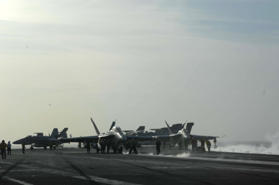 USS HARRY S. TRUMAN (CVN 75) 131217-N-ZN848-049 (11430298914)