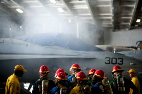 USS HARRY S. TRUMAN (CVN 75) 131219-N-ZG705-233 (11461634945)