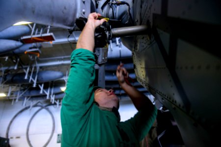 USS HARRY S. TRUMAN (CVN 75) 131215-N-CC806-002 (11397439353)