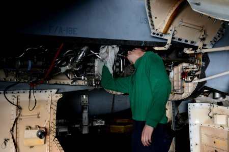 USS HARRY S. TRUMAN (CVN 75) 140102-N-CC806-001 (11729877405)