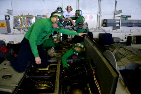 USS HARRY S. TRUMAN (CVN 75) 140102-N-CC806-044 (11730264874)