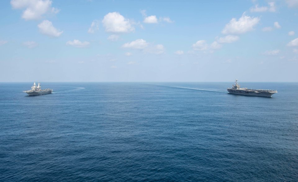 USS HARRY S. TRUMAN (CVN 75) 140103-N-CL550-253 (11798739734)