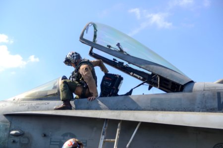 USS HARRY S. TRUMAN (CVN 75) 131221-N-GR168-031 (11490347674)