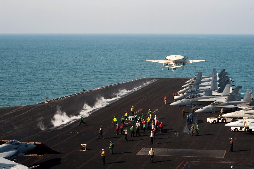 USS HARRY S. TRUMAN (CVN 75) 131219-N-RY581-023 (11461687694)
