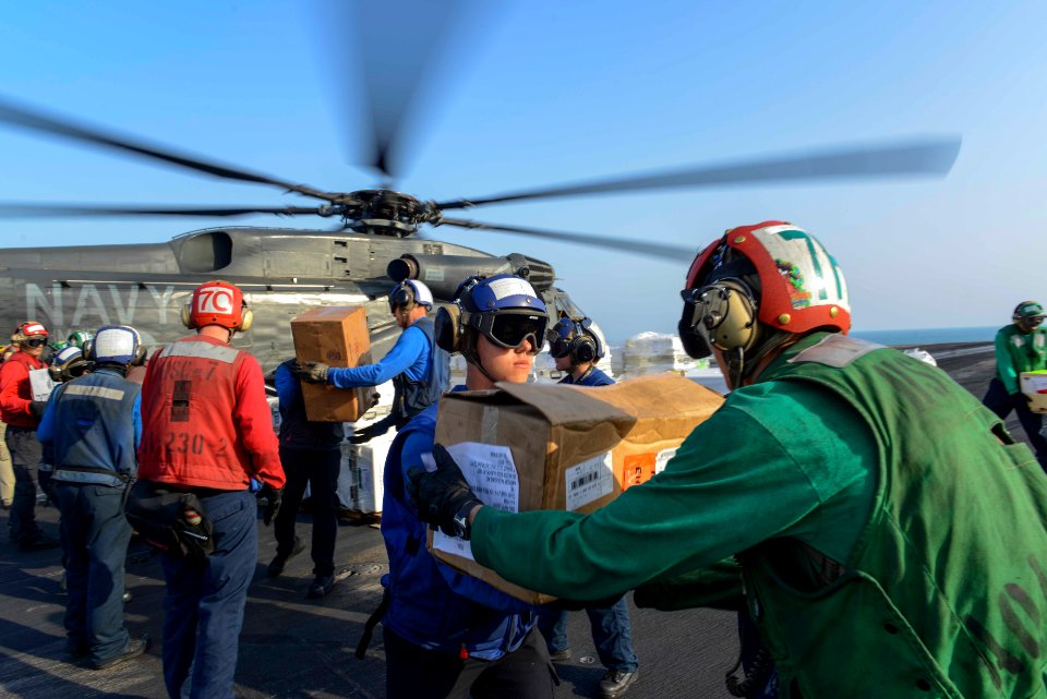 USS HARRY S. TRUMAN (CVN 75) 131219-N-GR168-148 (11461691324)