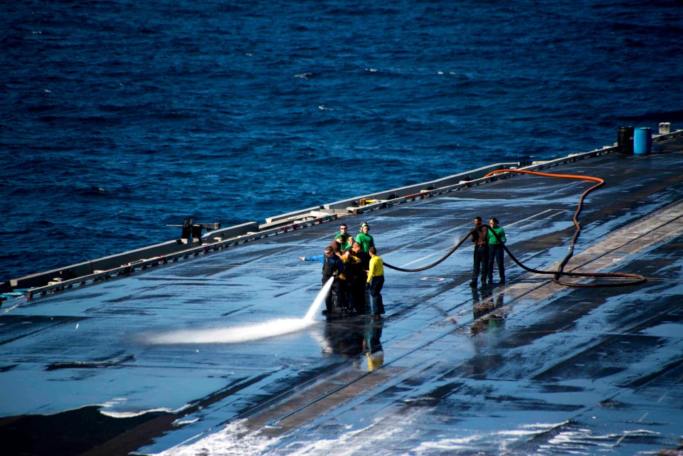 USS HARRY S. TRUMAN (CVN 75) 140105-N-GR168-010 (11815445613)
