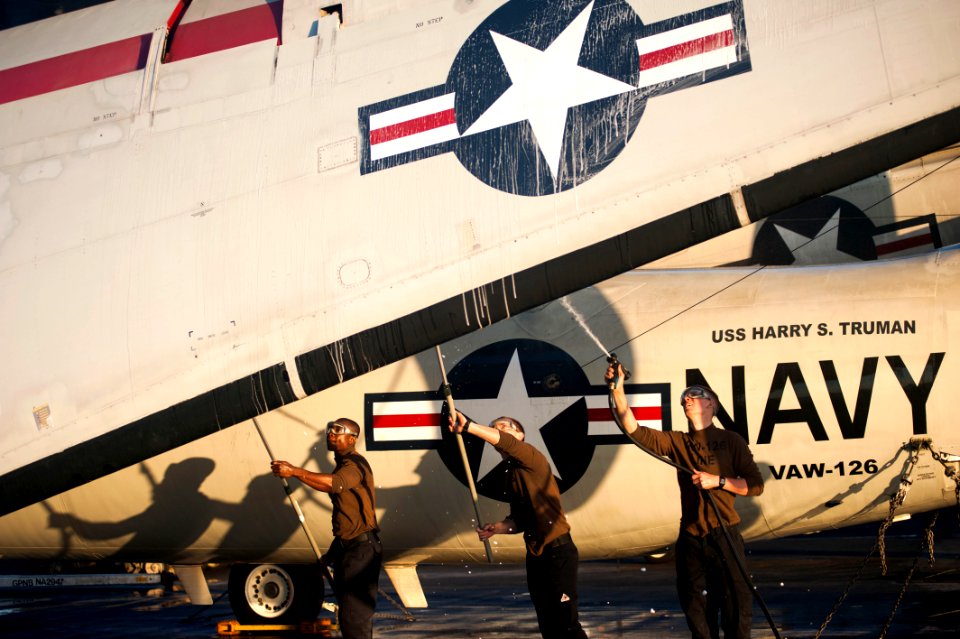 USS HARRY S. TRUMAN (CVN 75) 140105-N-ZG705-1238 (11815571814)