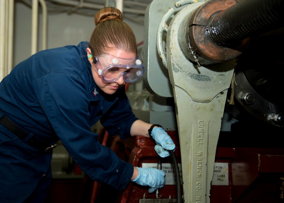 USS Harry S. Truman (CVN 75) 140109-N-IG780-055 (11867229963)