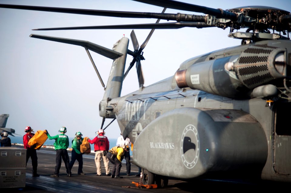 USS HARRY S. TRUMAN (CVN 75) 131219-N-ZG705-723 (11461628245)