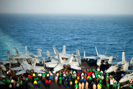 USS HARRY S. TRUMAN (CVN 75) 131218-N-ZG705-397 (11461776996)