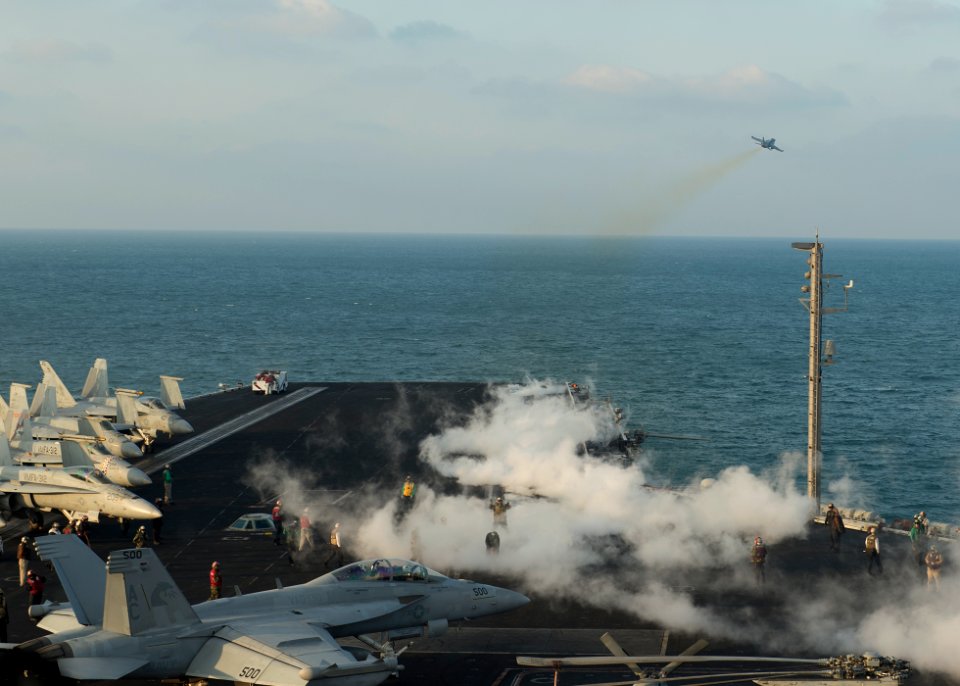USS HARRY S. TRUMAN (CVN 75) 140113-N-IG780-087 (11941927735)