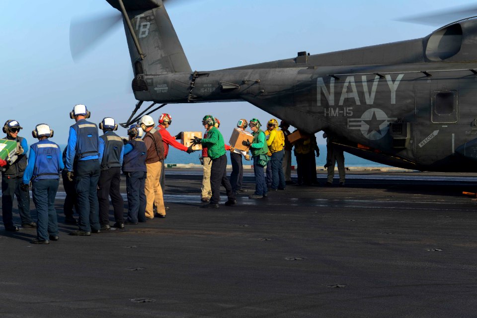 USS HARRY S. TRUMAN (CVN 75) 131219-N-GR168-111 (11461697344)