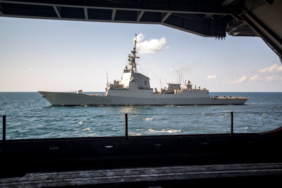 USS HARRY S. TRUMAN (CVN 75) 140107-N-LH273-015 (12171172385)