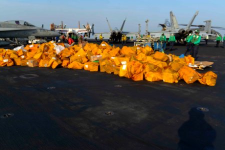 USS HARRY S. TRUMAN (CVN 75) 131219-N-GR168-168 (11461641835)