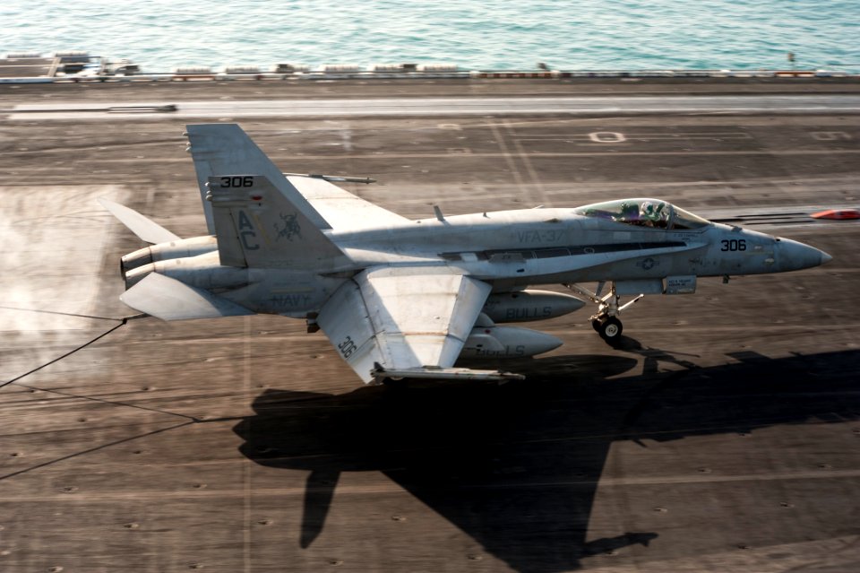 USS HARRY S. TRUMAN (CVN 75) 131219-N-RY581-073 (11461808913)