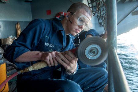 USS HARRY S. TRUMAN (CVN 75) 140108-N-RY581-034 (11850763324)