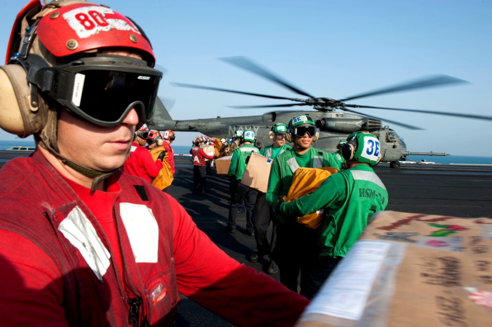 USS HARRY S. TRUMAN (CVN 75) 131219-N-ZG705-515 (11461630035)