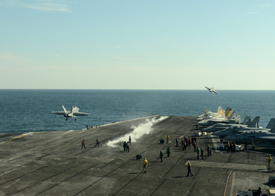 USS HARRY S. TRUMAN (CVN 75) 140106-N-CC806-035 (11815567114)