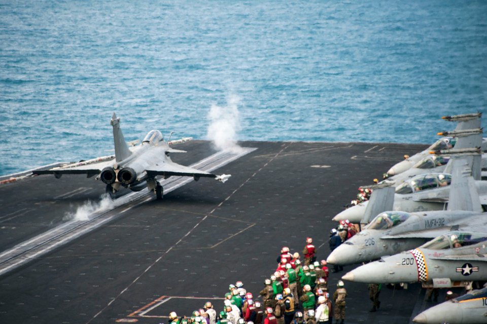 USS HARRY S. TRUMAN (CVN 75) 140113-N-ZG705-343 (11942746016)