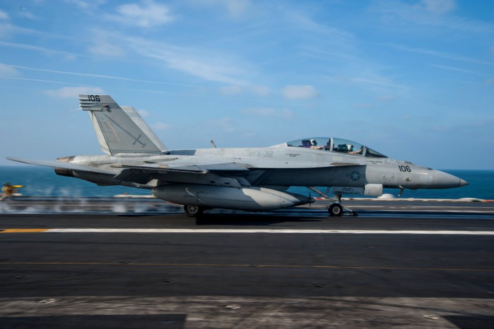USS HARRY S. TRUMAN (CVN 75) 140114-N-XL102-008 (11960041956)