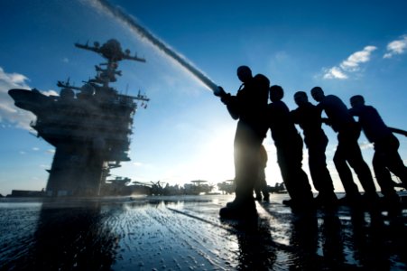 USS HARRY S. TRUMAN (CVN 75) 140105-N-ZG705-1033 (11815160805)