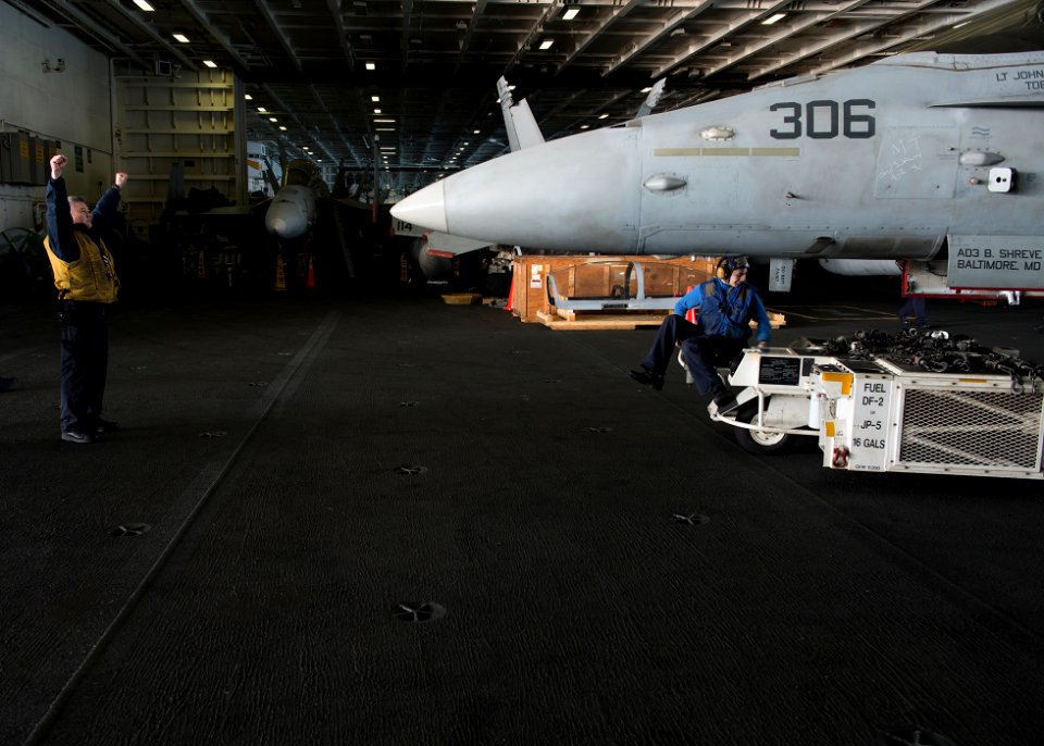 USS HARRY S. TRUMAN (CVN 75) 140113-N-IG780-053 (11941929925)