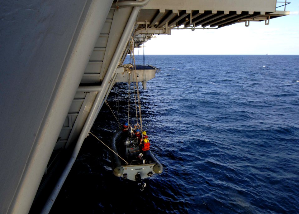 USS HARRY S. TRUMAN (CVN 75) 140105-N-ZN848-231 (11794135273)