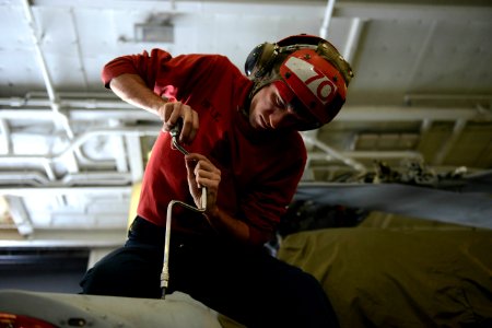 USS HARRY S. TRUMAN (CVN 75) 140102-N-CC806-025 (11730268054)
