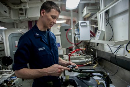 USS HARRY S. TRUMAN (CVN 75) 140126-N-RY581-017 (12166718825)
