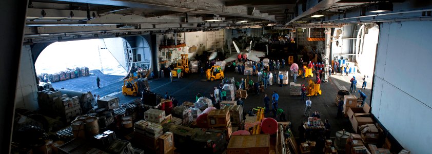 USS Harry S. Truman (CVN 75) 140110-N-XL102-043 (11884102646)