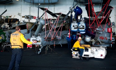 USS HARRY S. TRUMAN (CVN 75) 140107-N-XL102-019 (11831609604)