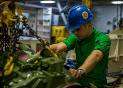 USS HARRY S. TRUMAN (CVN 75) 140114-N-IG780-097 (11960044236)