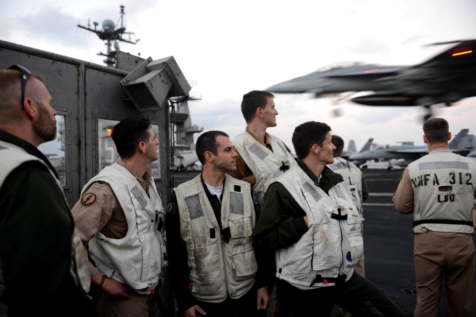 USS HARRY S. TRUMAN (CVN 75) 140112-N-CC806-115 (11942781976)