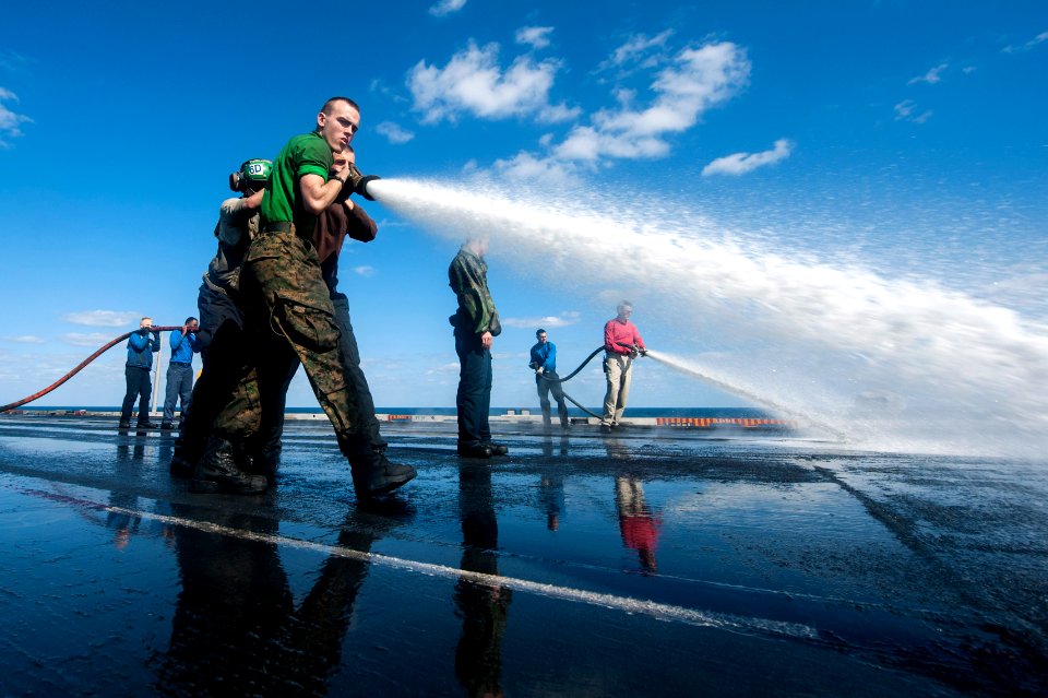 USS HARRY S. TRUMAN (CVN 75) 140105-N-ZG705-211 (11815585444)