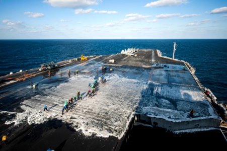 USS HARRY S. TRUMAN (CVN 75) 140105-N-ZG705-720 (11794310854)
