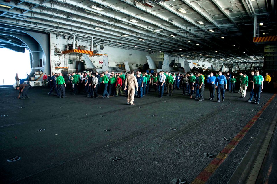 USS HARRY S. TRUMAN (CVN 75) 140129-N-XL102-021 (12221150035)