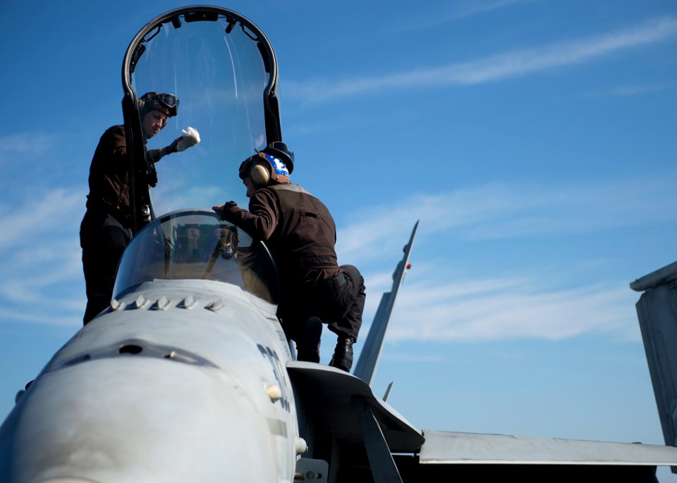 USS Harry S. Truman (CVN 75) 140110-N-IG780-036 (11884072496)