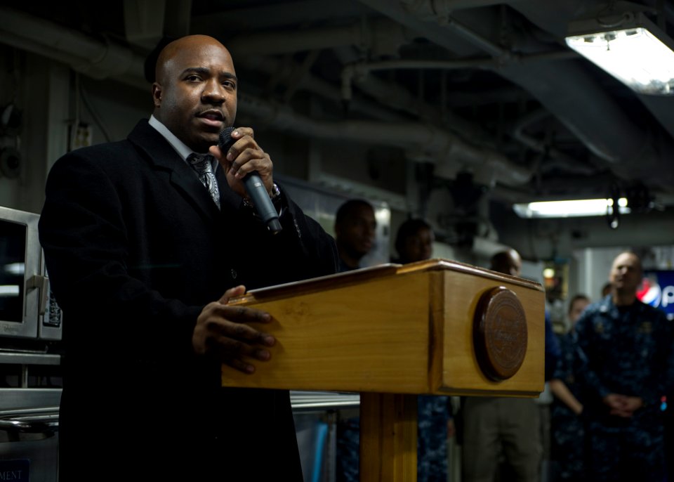USS HARRY S. TRUMAN (CVN 75) 140119-N-IG780-086 (12044283035)