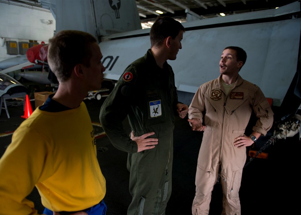 USS HARRY S. TRUMAN (CVN 75) 140113-N-IG780-066 (11942375074)