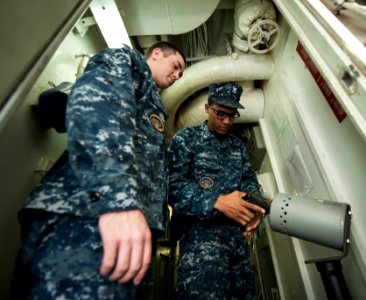 USS HARRY S. TRUMAN (CVN 75) 140127-N-XL102-027 (12184531504)