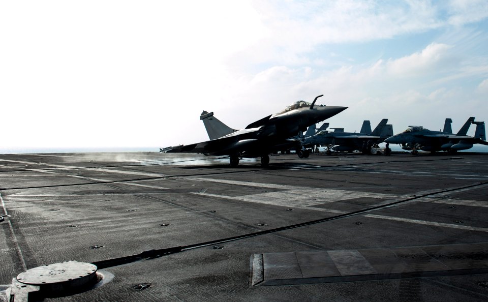 USS HARRY S. TRUMAN (CVN 75) 140113-N-XL102-095 (11942198373)