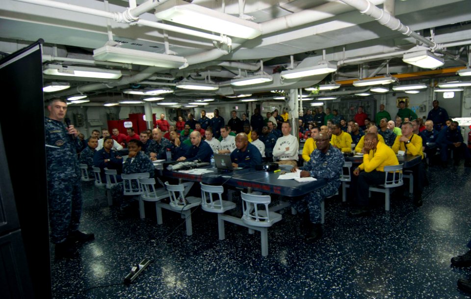 USS HARRY S. TRUMAN (CVN 75) 140205-N-XZ339-015 (12337470955)