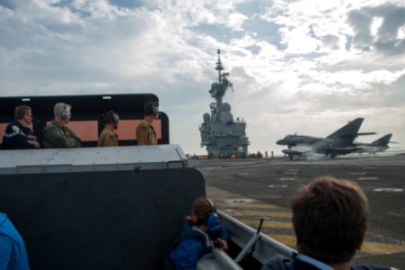 USS HARRY S. TRUMAN (CVN 75) 140130-N-RY581-147 (12315849054)
