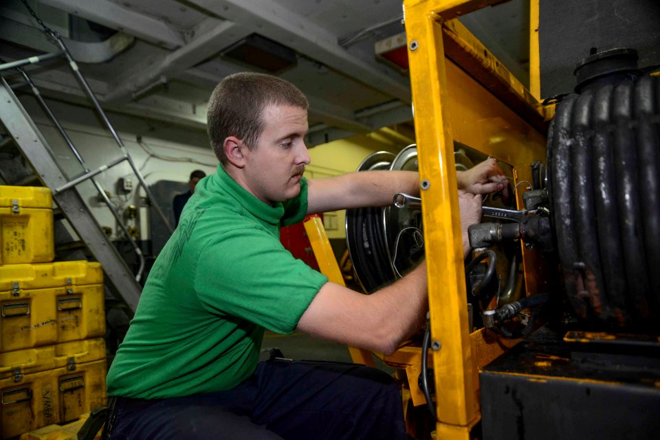 USS HARRY S. TRUMAN (CVN 75) 140118-N-XZ339-078 (12025998573)