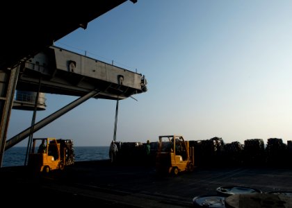 USS HARRY S. TRUMAN (CVN 75) 140205-N-IG780-242 (12337629643)